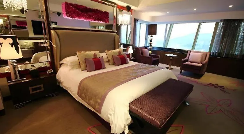 Grand Lisboa Macau 5*,  China